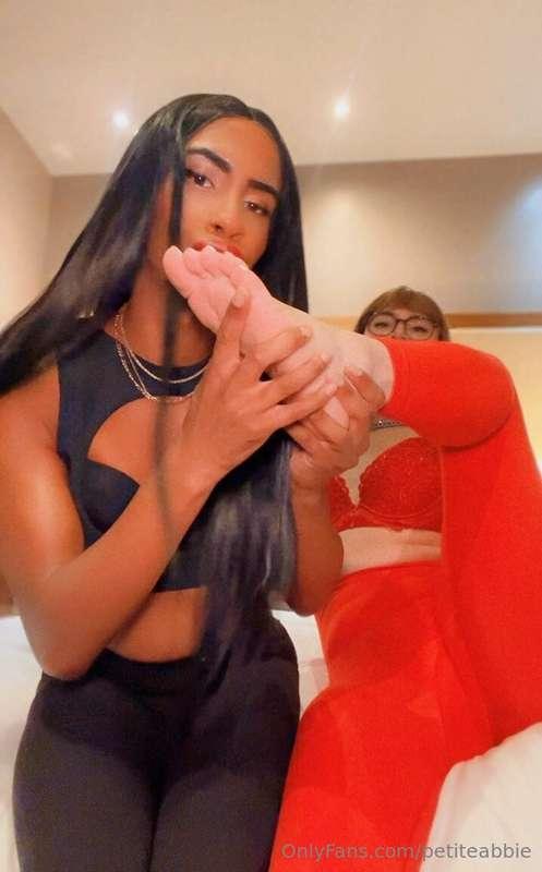Yummy 🥰😘🦶🏻