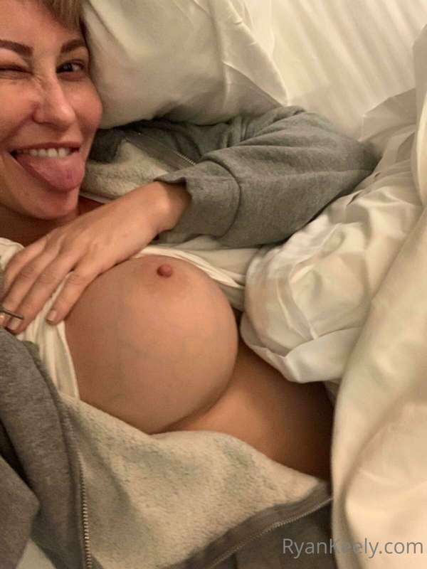 I'm awake! Let's play 👅 😏