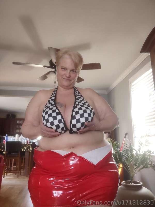 Who wants to suck these bad boys? 😈😈