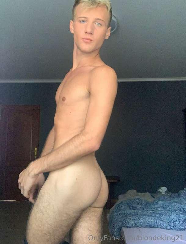 This view is all yours… but only if you can handle it 😉🍑Stay..