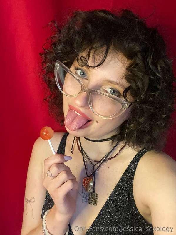 I love chupa chups, yum! 😋😋😋