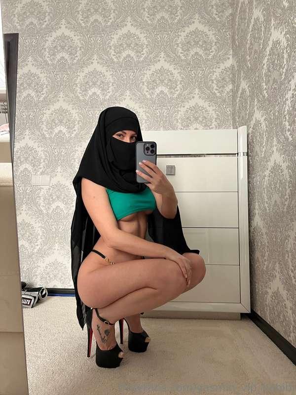 Do you like the black classic hijab? 💋💋