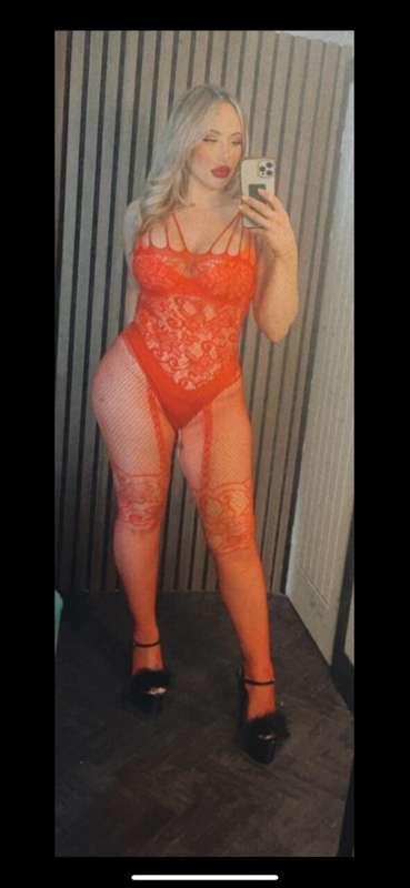 Lady in red.. what do you think? 😜