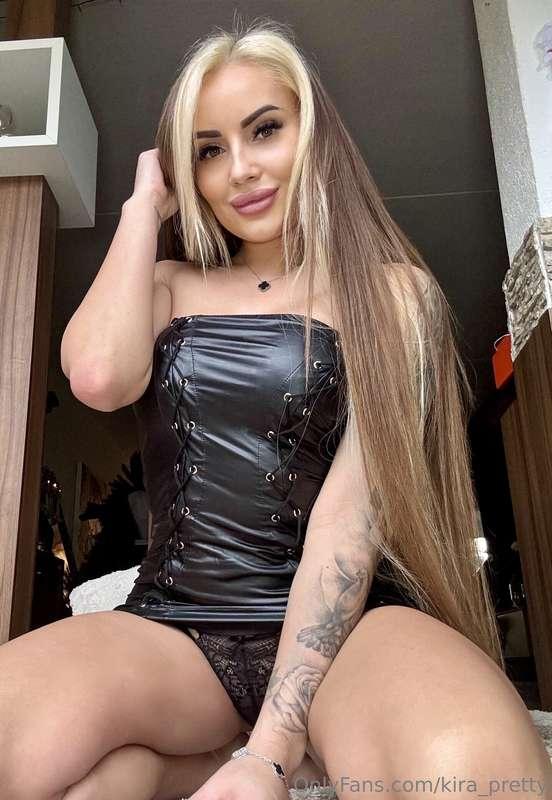 I love the feeling of you in my mouth.....🥵🥵the weight of it..