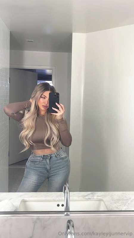 Do you like my outfit, baby? 🥹
