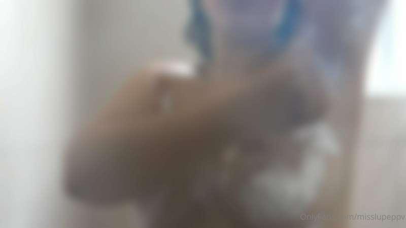 SHAVING MY UNDERARMS IN THE SHOWER
