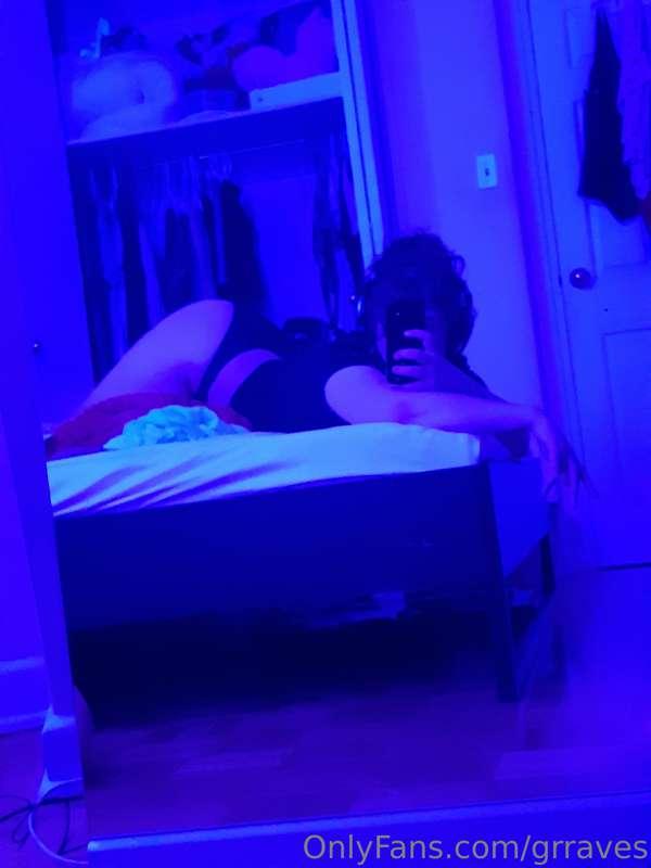 I MISS THIS MIRROR SO FKIN MUCH. It belonged to my old roomm..