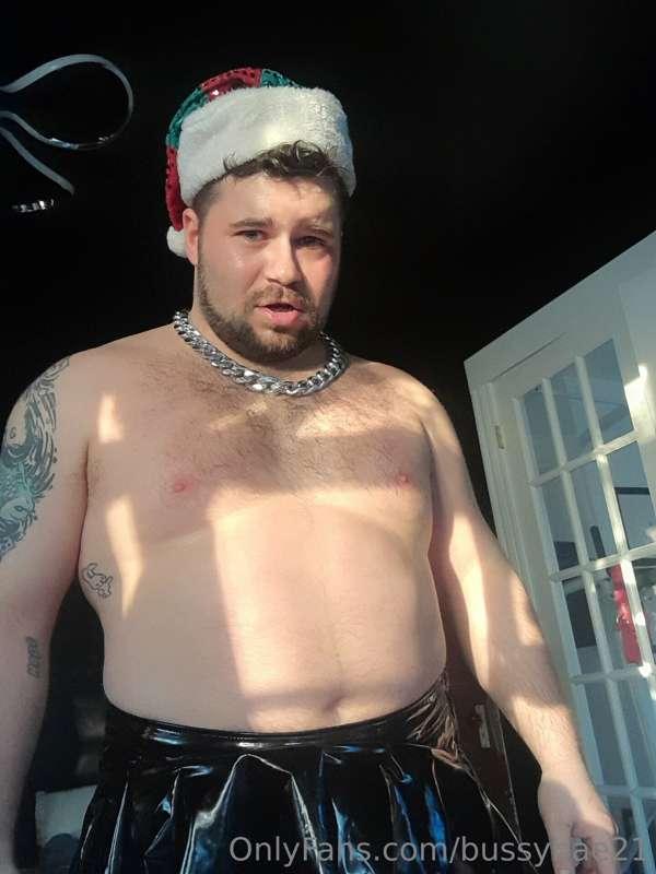 Is Santa gonna bring me real big dick 🥵🐷😋