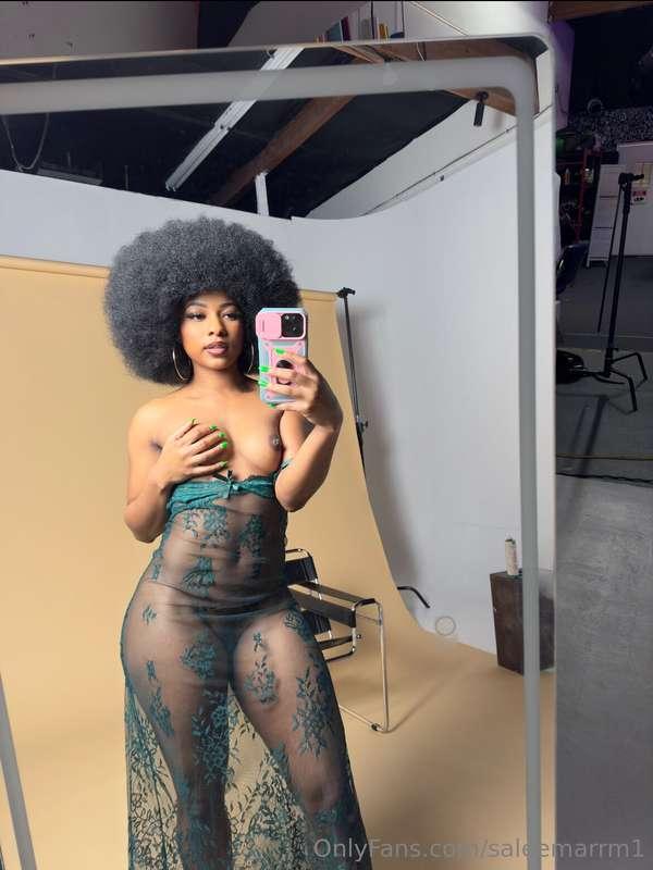 Fully nude versions will be in your dm 😏