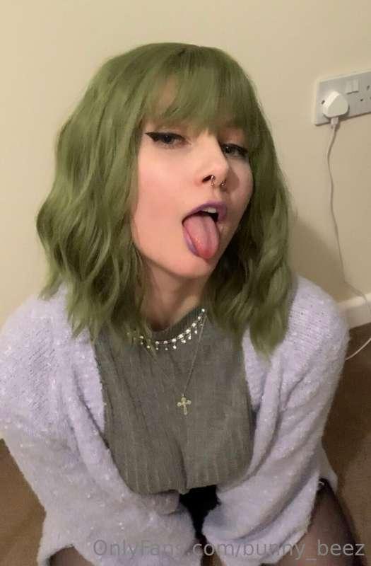 I’m a switch btw. I can slap you with the force of a thousan..