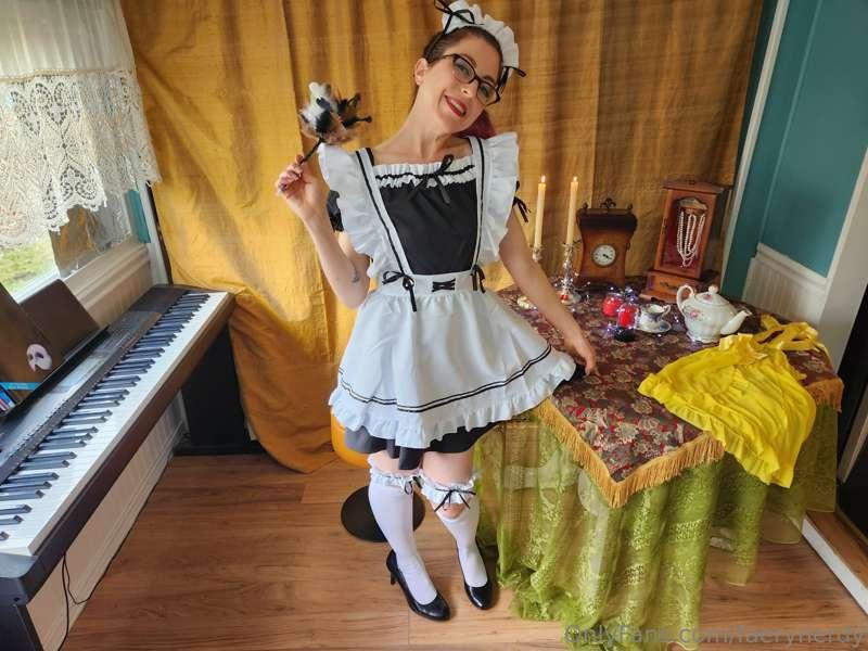 French Maid wants to Clean for you 🧼🧹💦