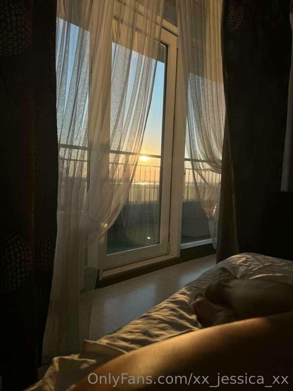 Good morning sunshine 🌞 Today you ready for morning hot priv..