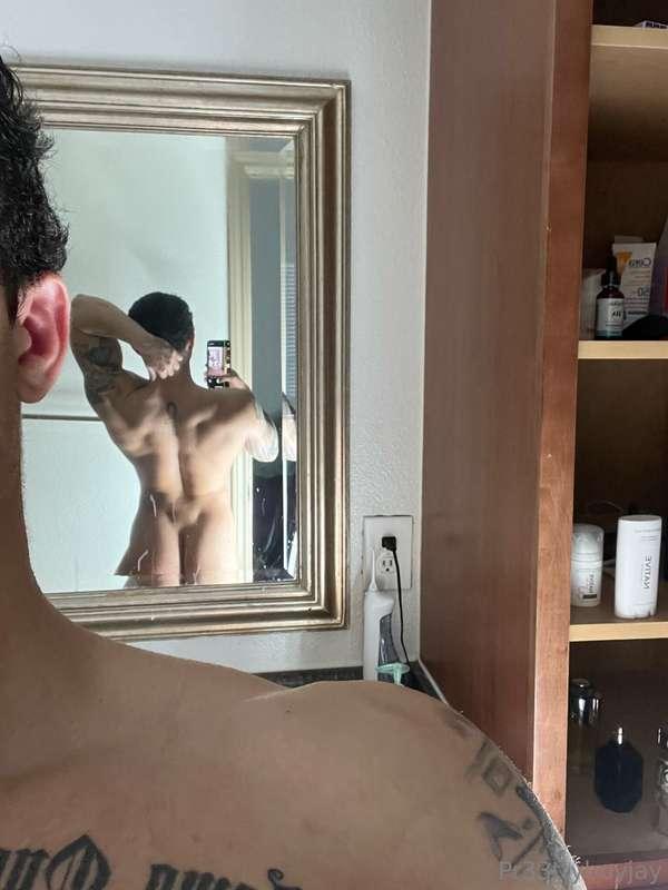 Who’s a fan of 🍑? 😈