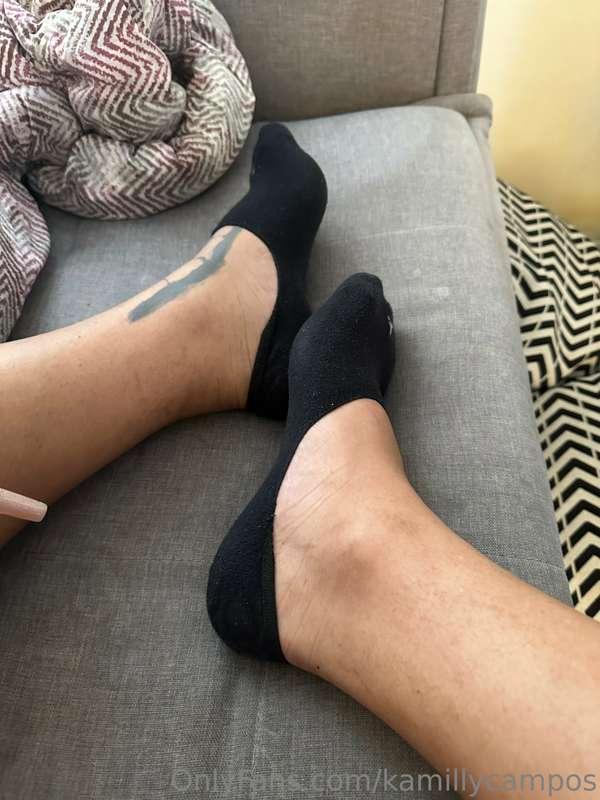 Alguém gosta de pés ? 

Does anyone like feet?