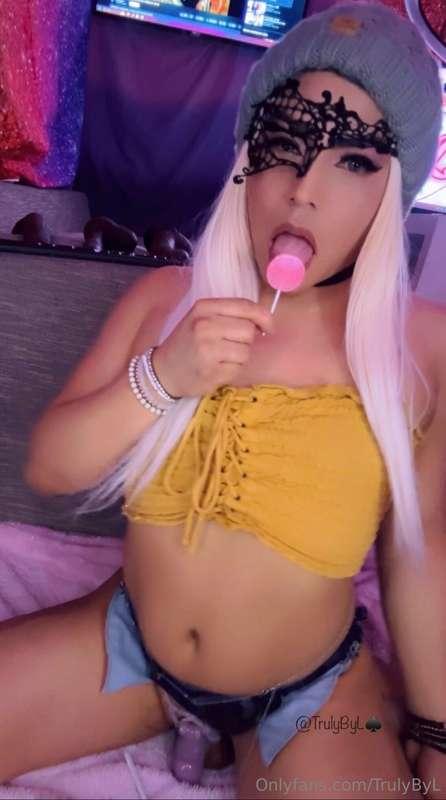 Always need something to suck on 🍭😋