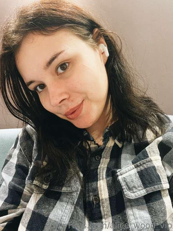 **Anyone missing usual selfies xoxo? 🫦💞**