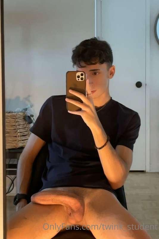😈