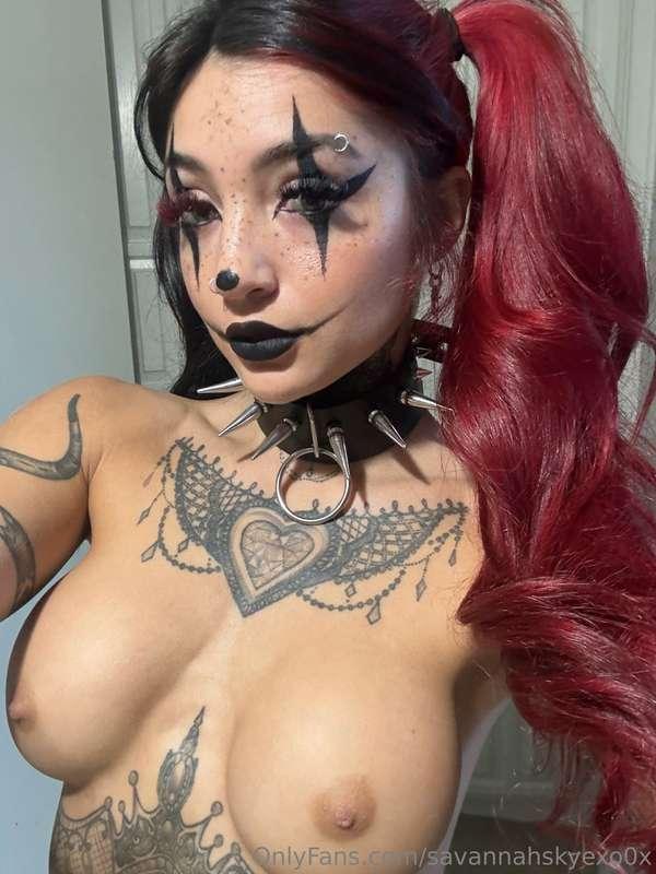 Which choker should I wear for the video I’m about to film? ..