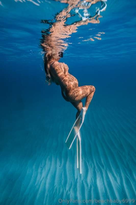 FULL NUDE PREGNANT UNDERWATER PICS!!!!! + some POV shots tha..
