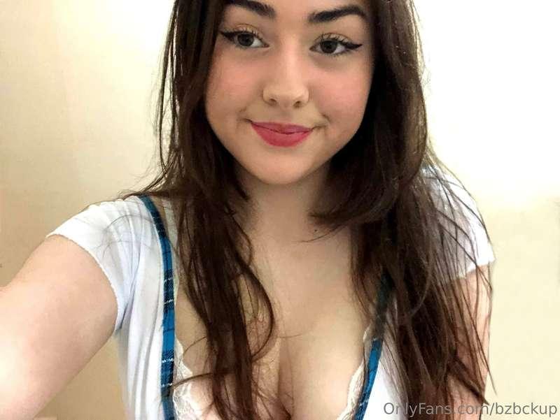 🇺🇸; Wondering if you like me. 🥺 🇪🇸; Preguntándome si te gust..