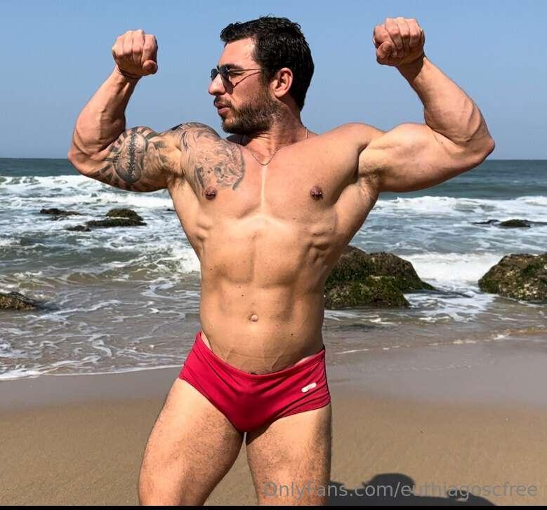 A perfect video for those who like to admire muscles with a ..