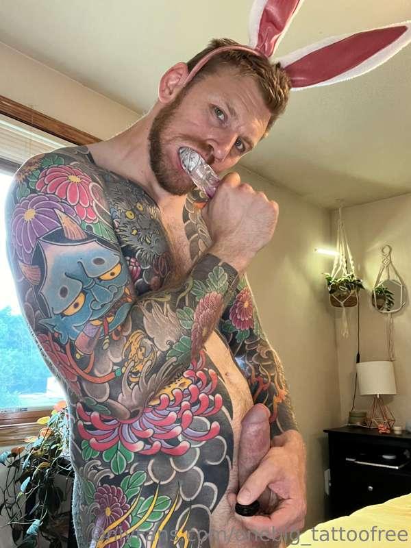 Ever see a straight guy give a blow job?😏 watch this bunny g..