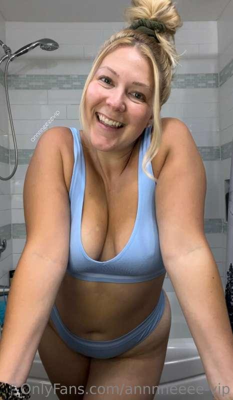 Hiya friends!! Wow, today was a busy day for me! I was not a..