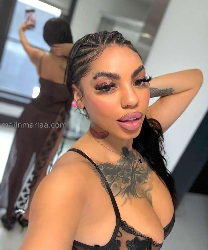 making your Monday sexxxymessage me💋