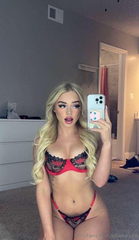 Tip me $15-25 baby 😫💦 I’ll explode that cock with videos and..