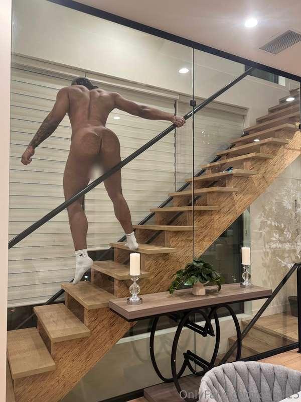 I just be walking around like this🤭