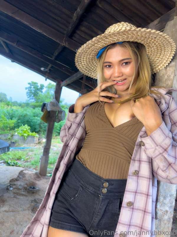 I've got a farm full of fantasies – care to explore them wit..