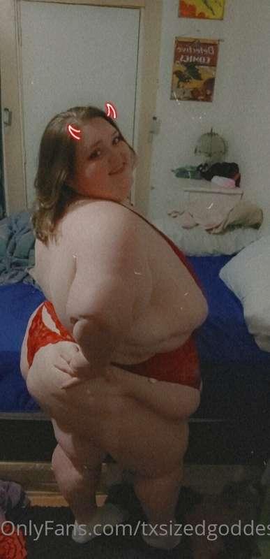 Short and stackedddd. She THICCC 🥵🔥