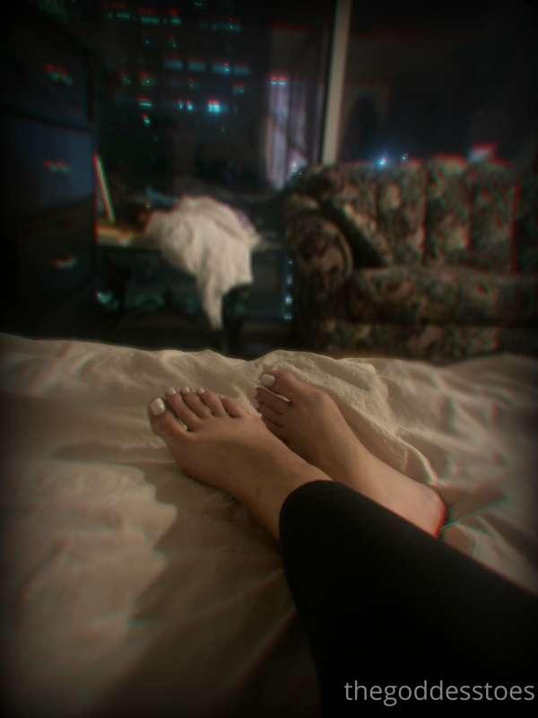 How would u properly worship my feet ? that arch thooo 😇