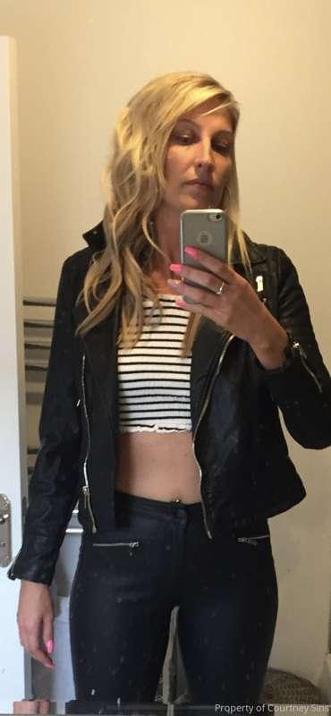 Do you like me in leather?? 😍