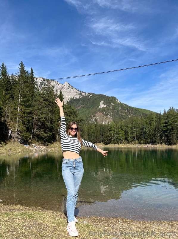 Today was simply magical! 🌲🏞️ I'm standing in front of this ..