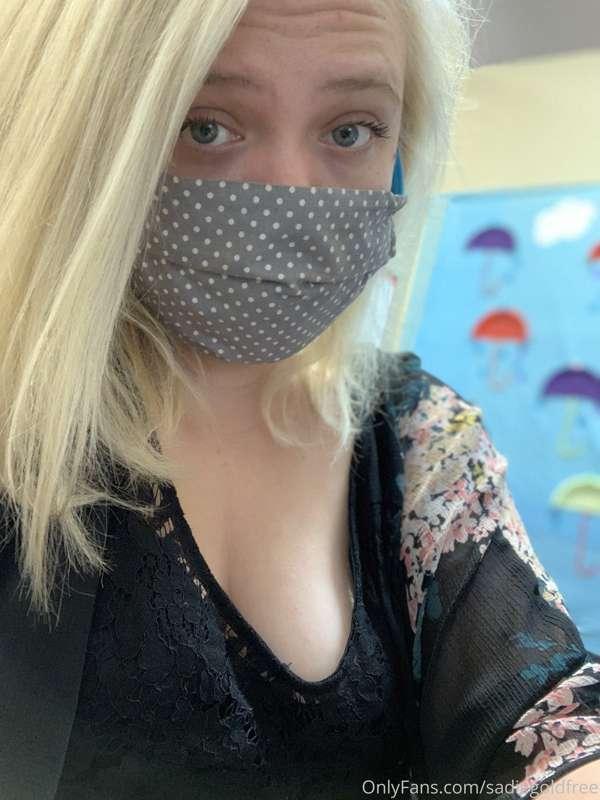 Work selfie :) thankful I’m off work the next few days , pla..