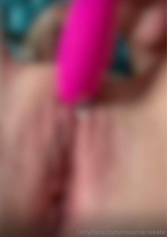 I need your lips on my pussy lips while I'm pleasuring mysel..