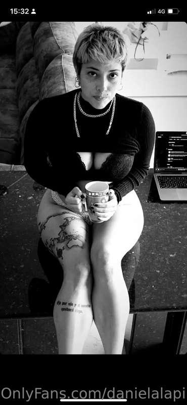 Que harías si me vieras así en tu salón? Dándote los buenos ..