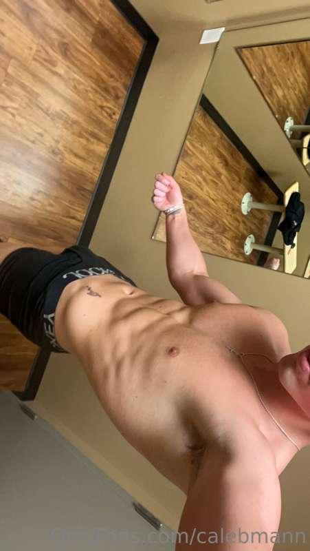 come be my workout partner so we can fuck around in the lock..
