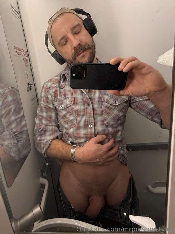 Economy flight dick pic 