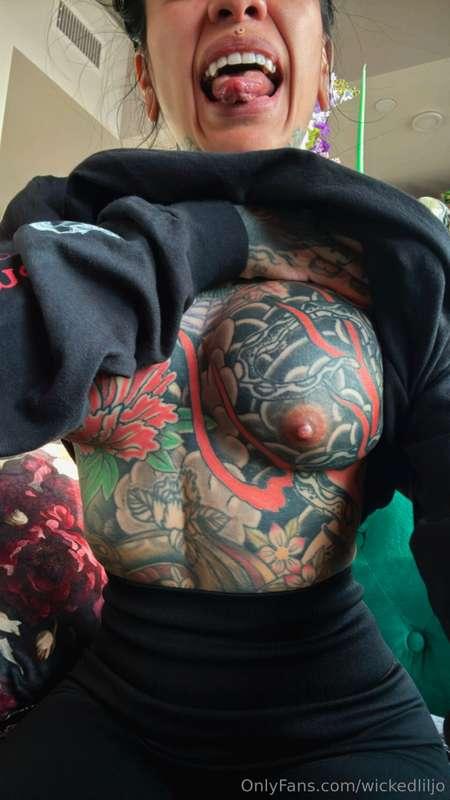 Happy Easter titty pic 