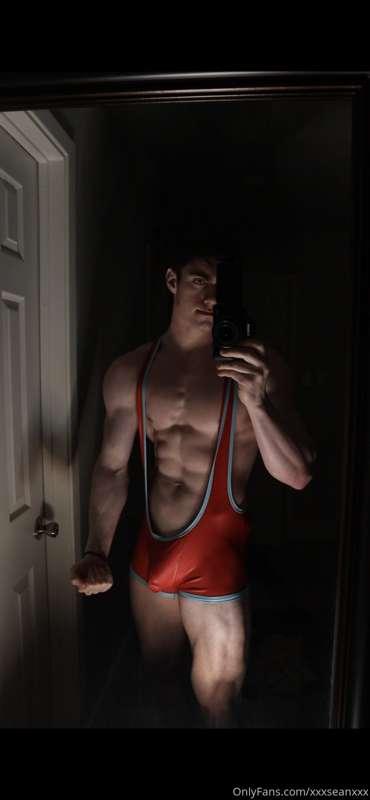 New singlet who this 😋 
If you wanna request for a custom vi..