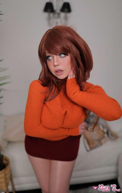 🧡VELMA DINKLEY COSPLAY — PHOTOSET🧡Hey! 🧡 This is one of my p..