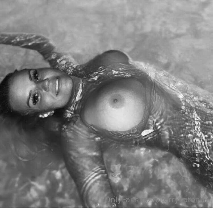 Wet all over 💦💦😽