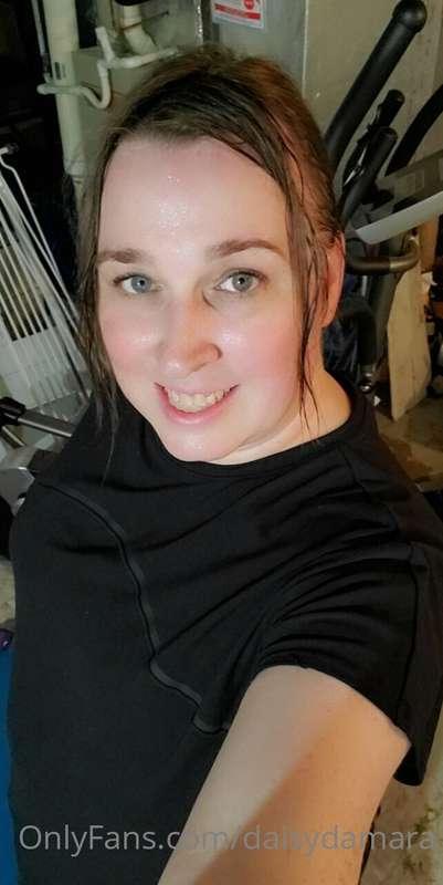 Getting back into working out!  I'm so sweaty though 😖🥵🥵