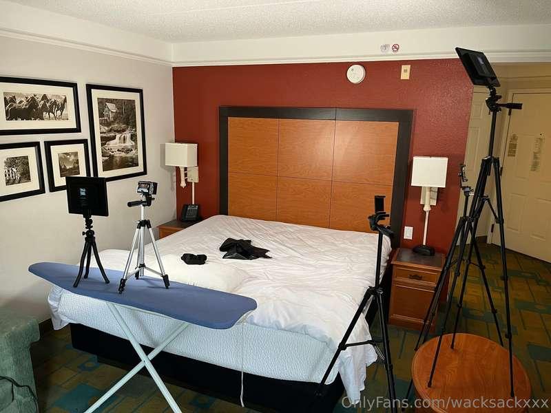 BTS/SETUP: No these are not duplicate pics or taken on the s..