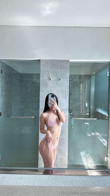 Bathroom mirror selfie timee 😜