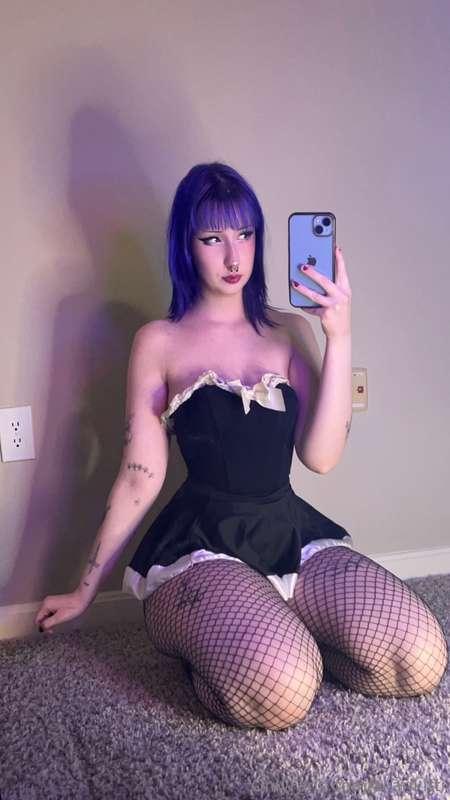 happy february!! whos gonna ask me to be their valentine >~<