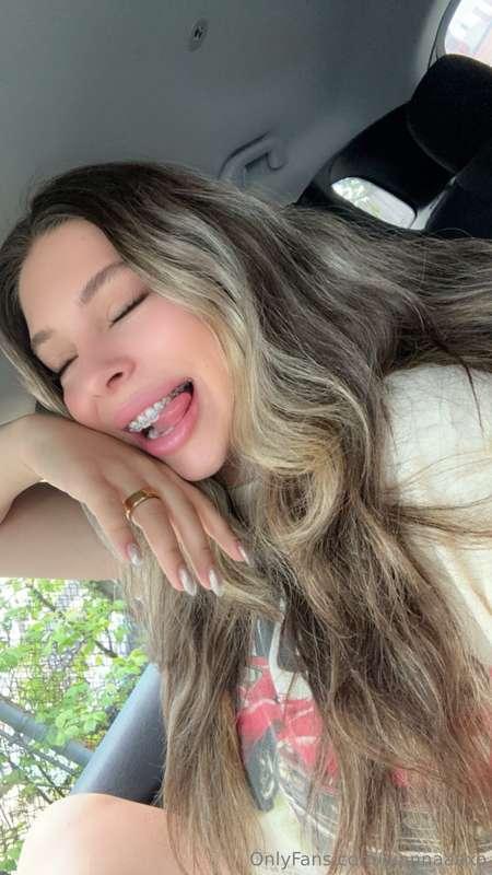 DM me one thing you want to put in my mouth 🤭😉