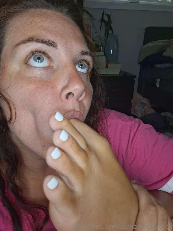 Toe sucking Tuesday is here 🤤 it's a shame you can't taste t..